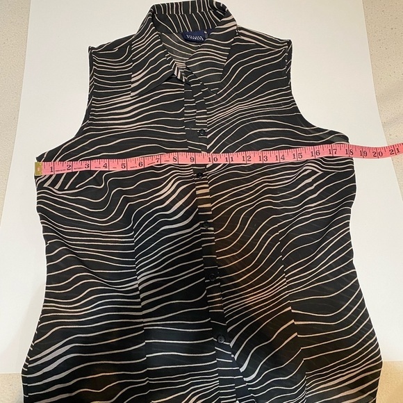 Hillard & Hanson Tops - Hillard & Hanson Blouse Size S
